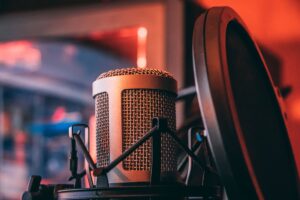 Rozhovorové podcasty dominujú slovenským rebríčkom